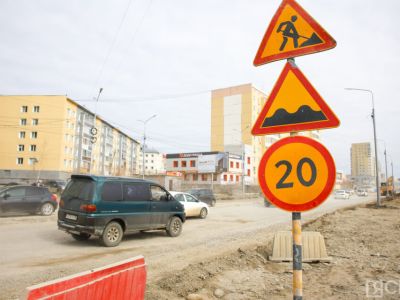 Деревья вырубят и обрежут на улице Ойунского в Якутске