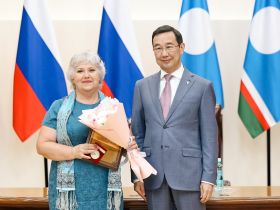 Айсен Николаев вручил награды работникам строительной отрасли Якутии