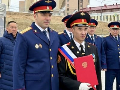 Сотрудники следственного управления поздравили выпускников подшефной школы-интерната с окончанием учебы