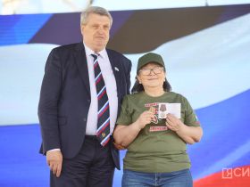 Торжественное мероприятие ко Дню России провели на площади Республики в Якутске