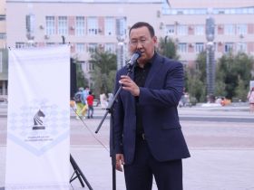 В Якутии провели сеанс одновременной игры в шахматы на 100 досках