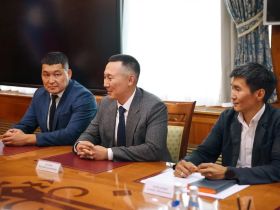 Айсен Николаев встретился с командой — победителем конкурса «Лидеры России»