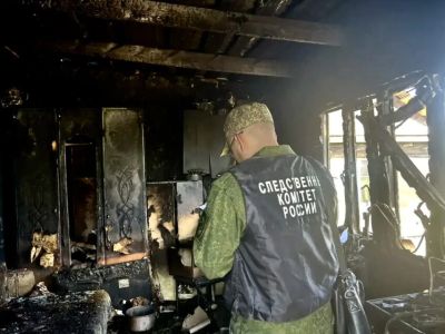 В Усть-Майском районе от ожогов при пожаре погибли бабушка и внук