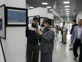 В Якутске открыли выставку фотографий чрезвычайного и полномочного посла РФ Антона Васильева