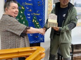 Якутяне передали жителям Командорских островов Камчатки частицу земли с родины Витуса Беринга