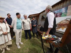 Айсен Николаев встретился с академиками РАХ и мастерами Якутии