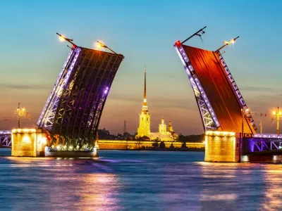 Вечеринка под разводными мостами с Dj и баром (Причал на Университетской набережной, 13)