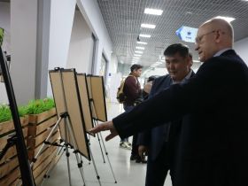 В Якутске открыли выставку фотографий чрезвычайного и полномочного посла РФ Антона Васильева