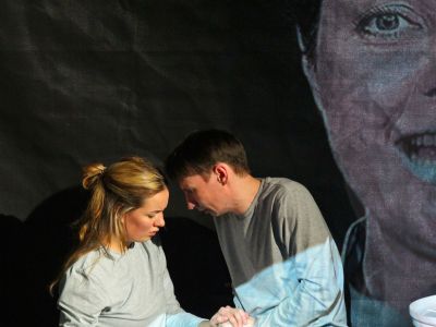 Заходит андроид в бар