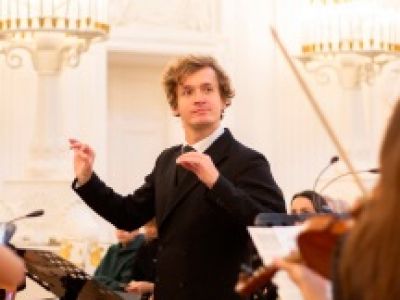 Звуки и свечи. Дирижирует Иван Никифорчин