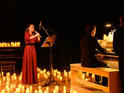 Орган и дудук при свечах