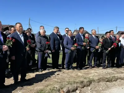В Якутии почтили память первого президента Михаила Николаева