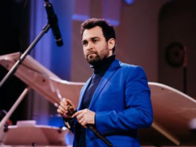 Старинный орган, дудук и саксофон