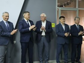 В Якутске открыли выставку фотографий чрезвычайного и полномочного посла РФ Антона Васильева
