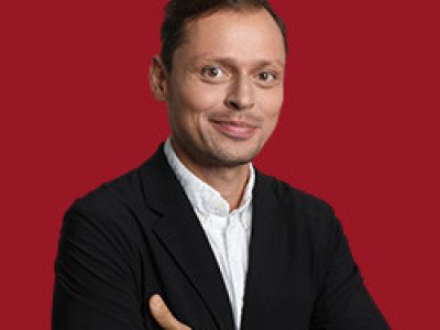 Виктор Комаров