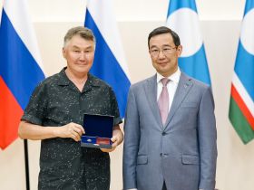 Айсен Николаев вручил награды работникам строительной отрасли Якутии