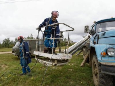 Сильный ветер и ливни оставили без света часть Якутска и несколько районов