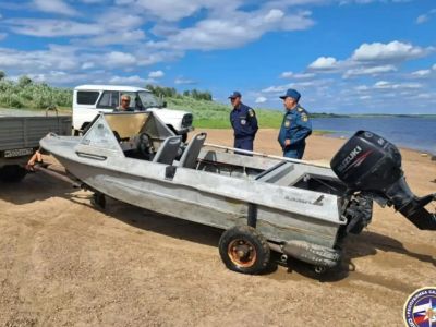 Спасатели провели уроки безопасности на воде для жителей Таттинского района Якутии