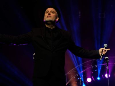 Трио Нади Смит и Дэниэл Барнетт. Бродвей шоу