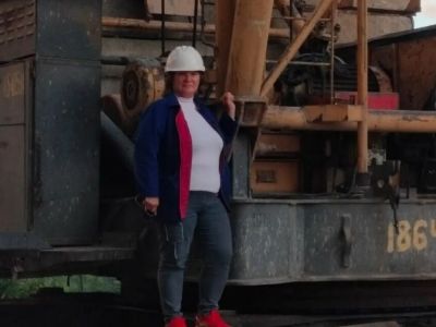 Более 40 лет на высоте: как крановщица Наталья Стативо нашла призвание в строительстве