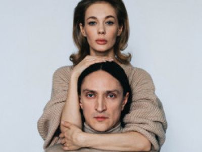 Двое на качелях