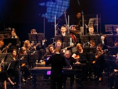 Концерт "На грани:классика и рок", уральского государственного русского оркестра