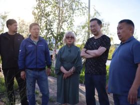 Новый мэр приступил к работе: Айсен Николаев и Дмитрий Садовников провели объезд Якутска