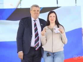 Торжественное мероприятие ко Дню России провели на площади Республики в Якутске