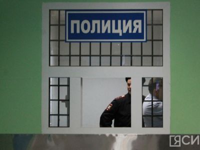Жительница Якутска ножом повредила дверь соседки из-за давнего конфликта