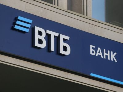 Опрос ВТБ: 6 из 10 россиян используют российские платежные средства для оплаты за границей
