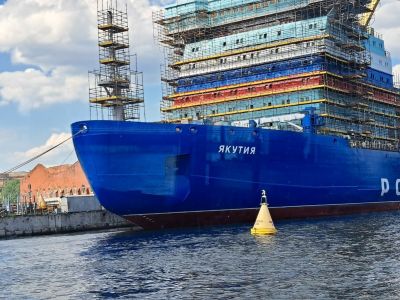 Атомный ледокол «Якутия» помог туристам высадиться на остров Врангеля