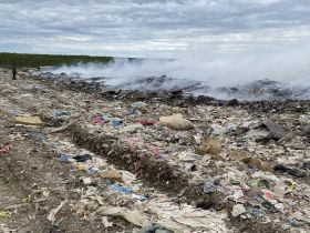 На полигоне ТКО в Якутске тушат мусорный пожар