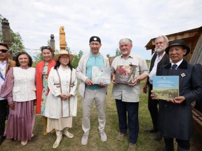 Айсен Николаев встретился с академиками РАХ и мастерами Якутии