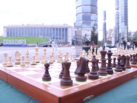 В Якутии провели сеанс одновременной игры в шахматы на 100 досках
