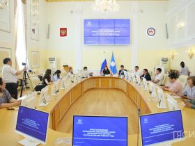 Золотые и серебряные медали получили 560 выпускников Якутии