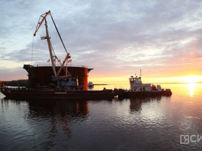 В Якутии вывели первый коффердам Ленского моста в русло реки