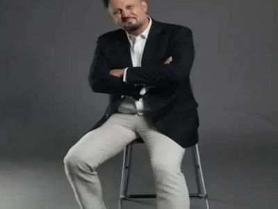 Басовый ключ к сердцу. Концерт Алексея Тихомирова и Владислава Леухина