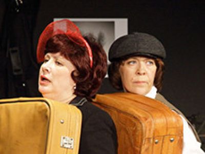 Две дамочки в сторону севера