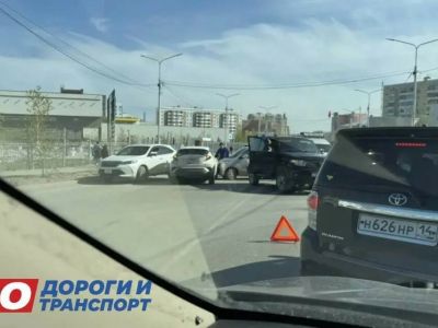 Массовое ДТП стало причиной крупной пробки на улице Ойунского в Якутске