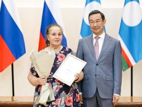 Айсен Николаев вручил награды работникам строительной отрасли Якутии