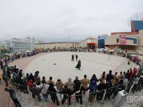Фото: на площади Орджоникидзе якутяне массово исполнили осуохай