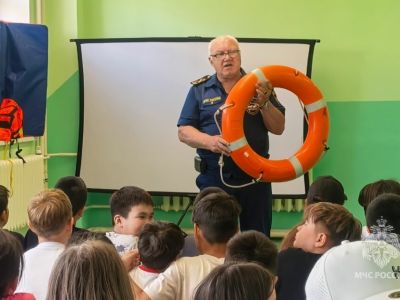Месячник безопасности на водных объектах: в Якутии проводят профилактические занятия с детьми
