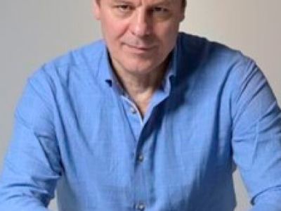 Андрей, вам не в театр. Вам на стадион