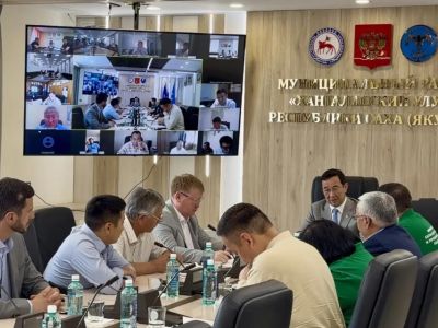 Айсен Николаев провел совещание по кормозаготовке в Якутии