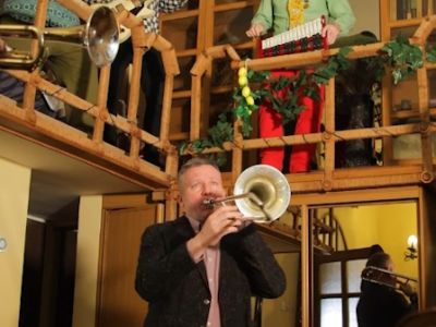 Iguana brass