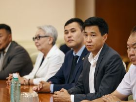 Айсен Николаев вручил награды работникам строительной отрасли Якутии
