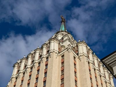 В гостиницу «Ленинградскую»: «Самую русскую» из Сталинских Высоток