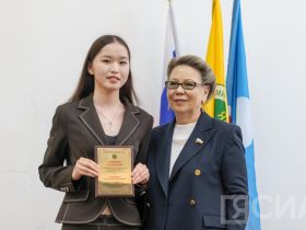 Студентам финансово-экономического колледжа вручили именные стипендии Галины Данчиковой
