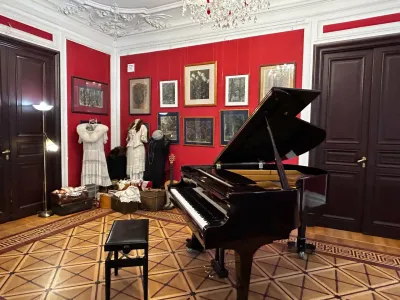 Любимые песни из фильмов и спектаклей (Музей Бенуа на Васильевском)