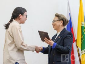 Студентам финансово-экономического колледжа вручили именные стипендии Галины Данчиковой